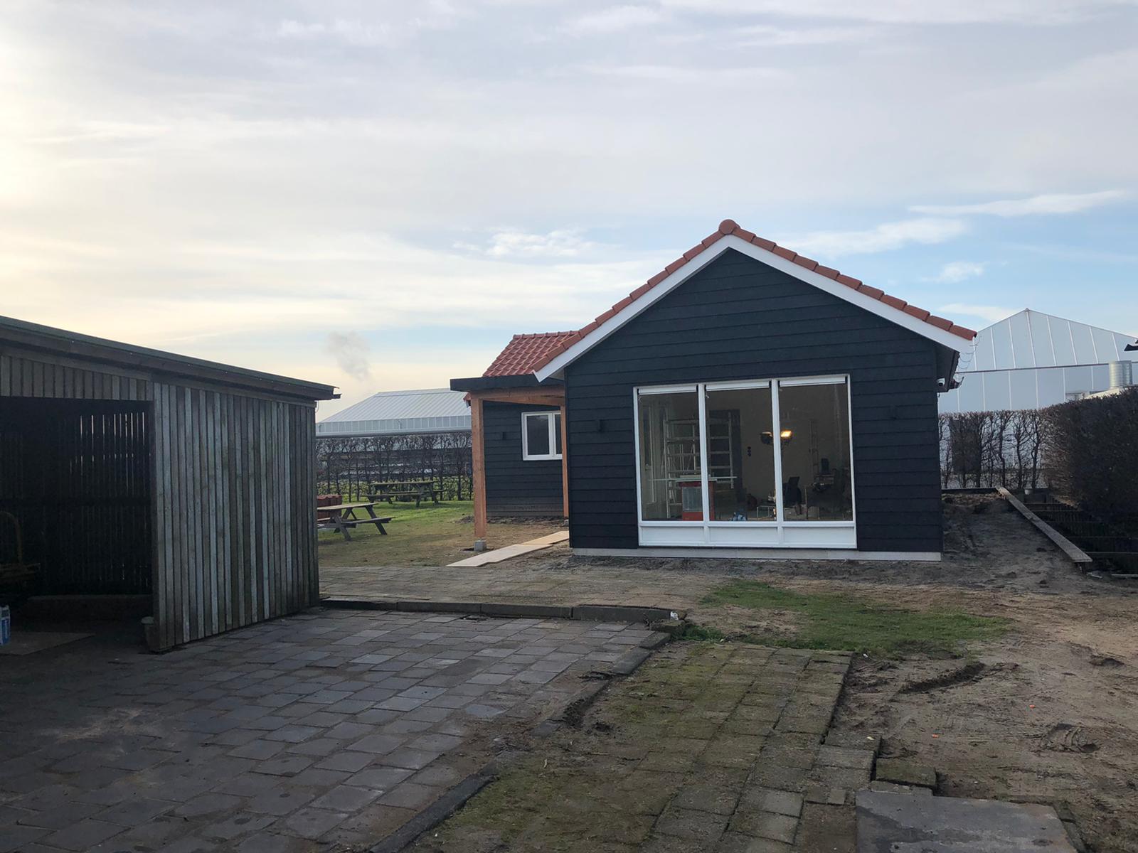 Volledig houten woning in het duingebied van Heemskerk