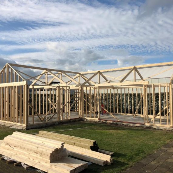 Volledig houten woning in het duingebied van Heemskerk