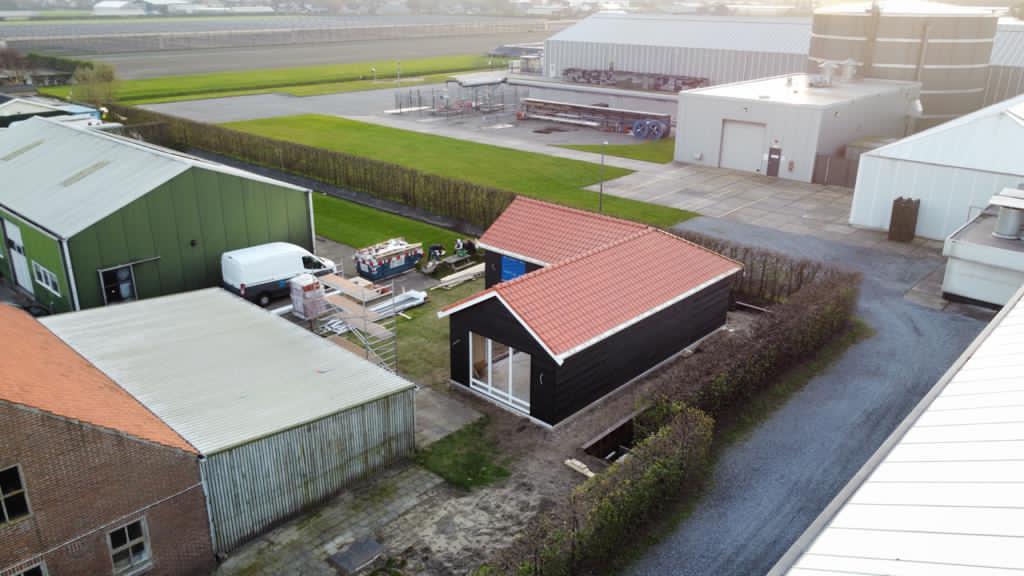 Volledig houten woning in het duingebied van Heemskerk