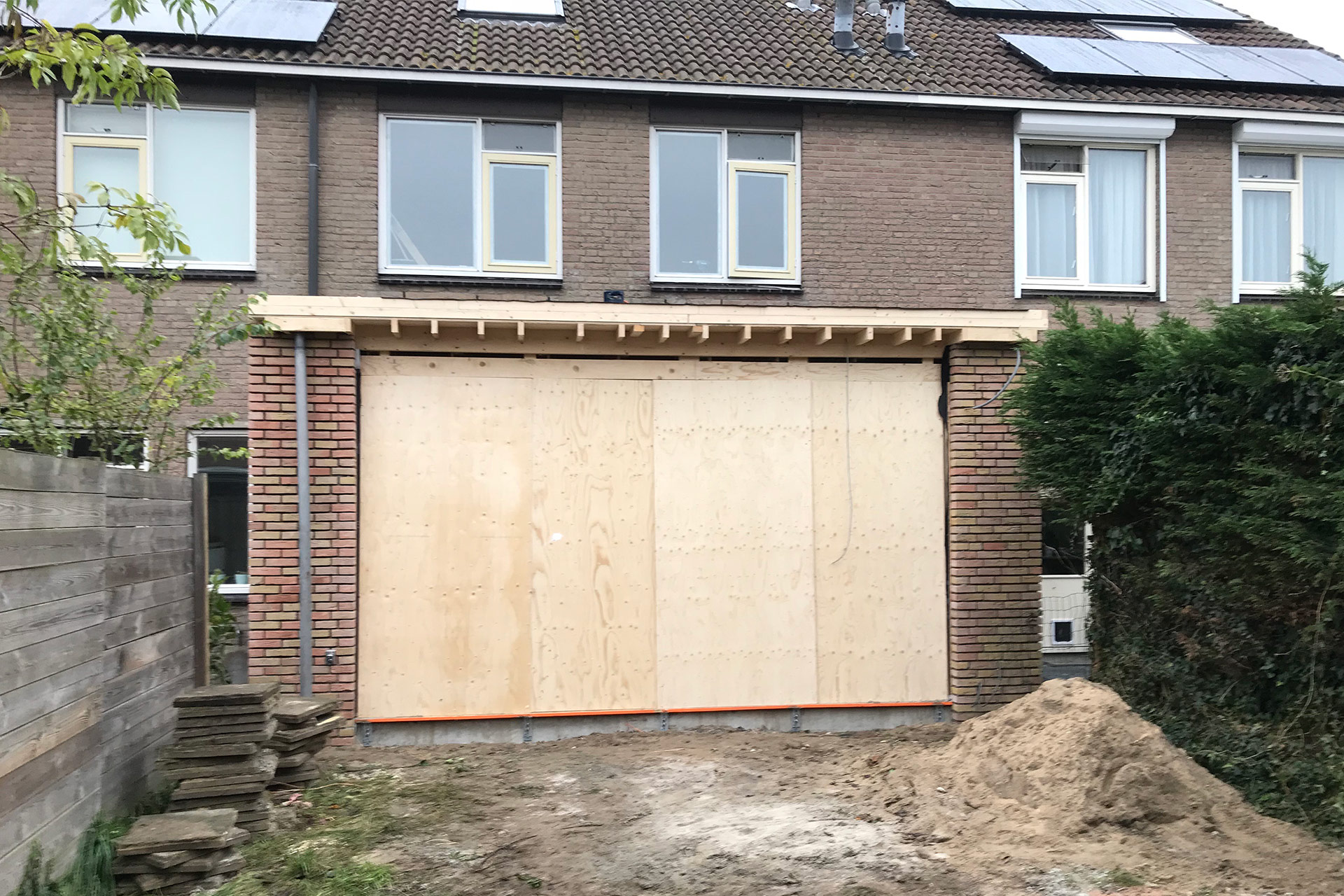 Aanbouw klaar voor levering van kozijn